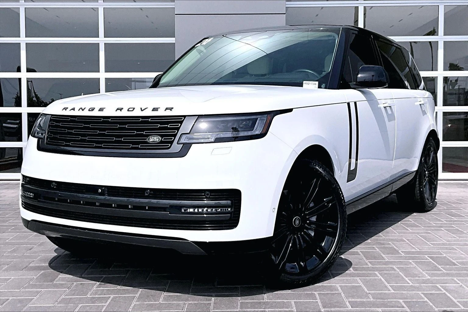 Land Rover Range Rover SE LWB (L460) · Fuji White · Indigo Auto Group
