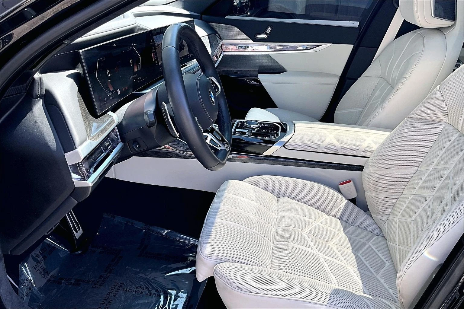 2025 BMW 760i xDrive (G70), 13/20