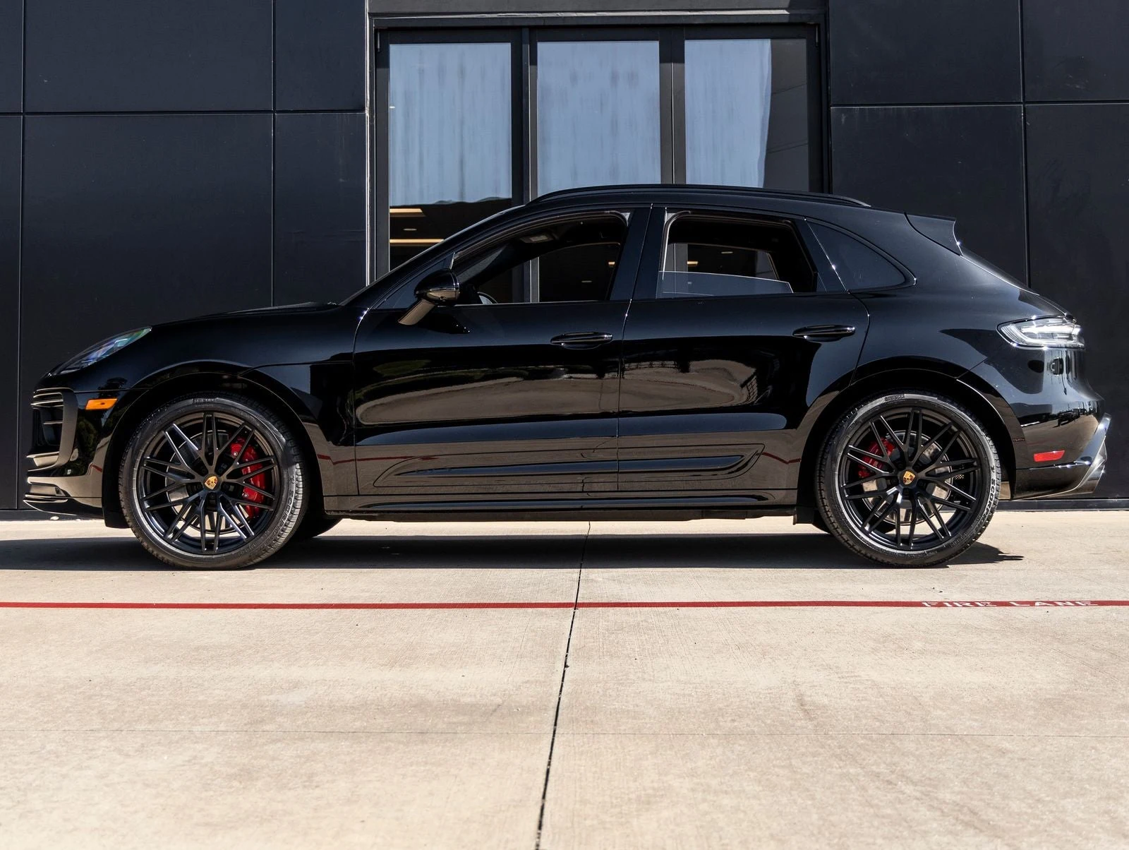 2025 Porsche Macan GTS (95B), 2/20