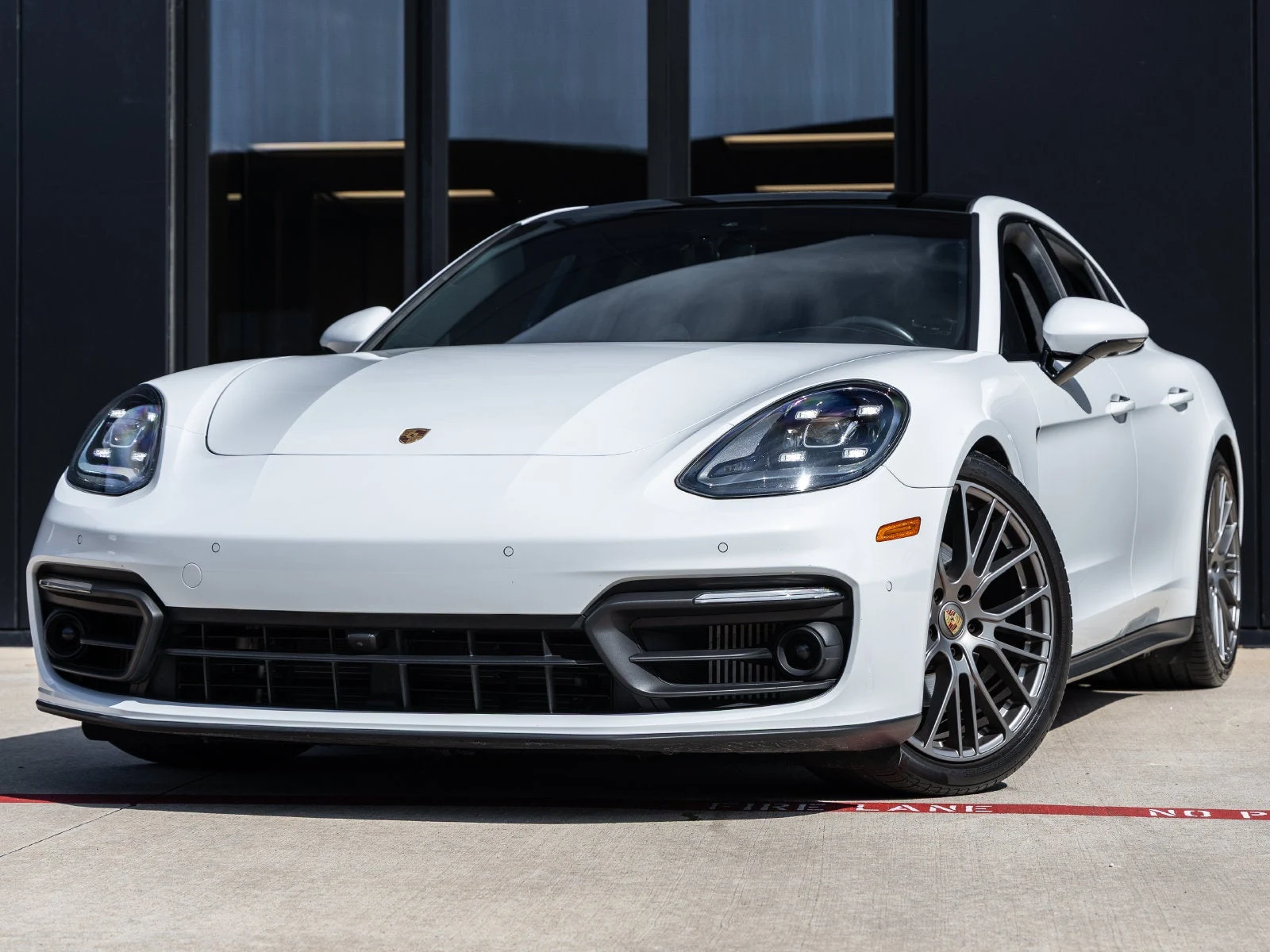 Porsche Panamera 4 Platinum Edition (971) · Carrara White Metallic · Indigo Auto Group