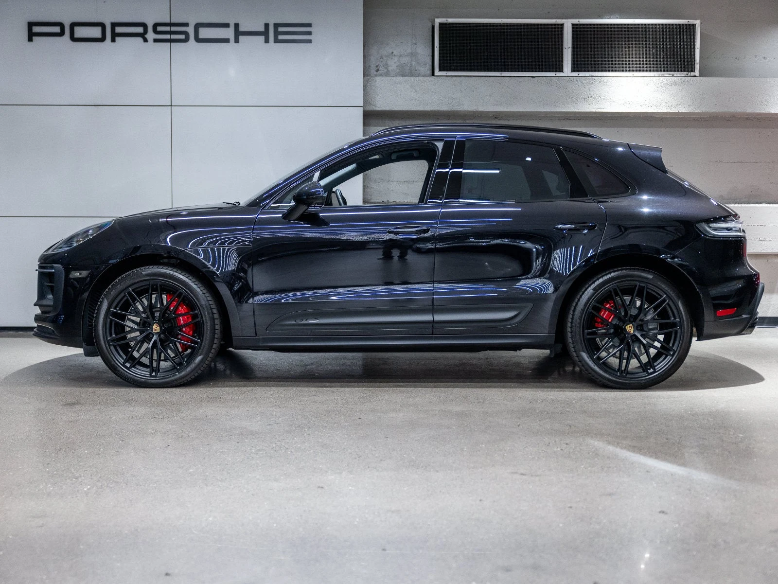 2024 Porsche Macan GTS (95B), 2/20