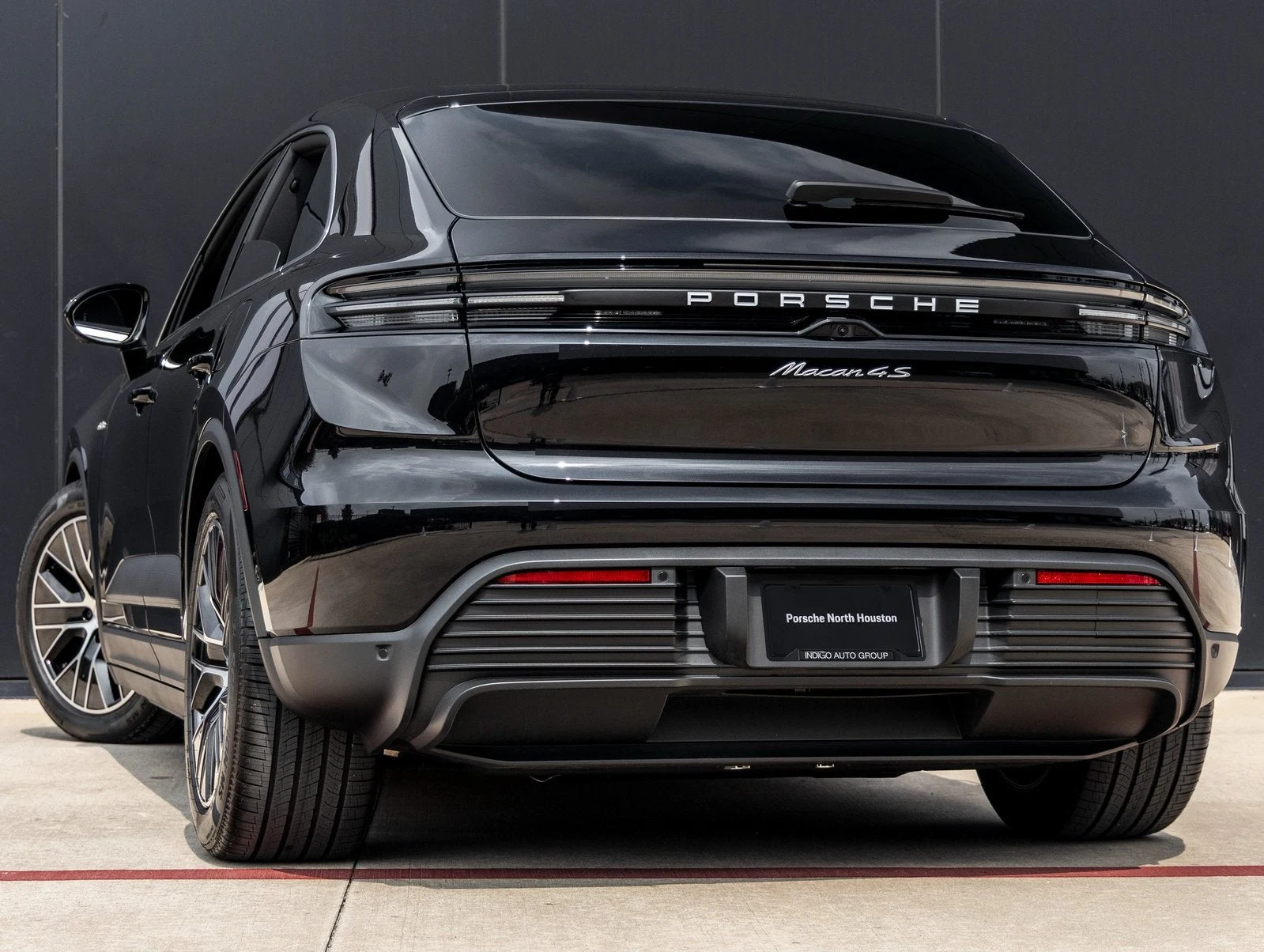 2025 Porsche Macan 4S Electric (XAB), 3/20