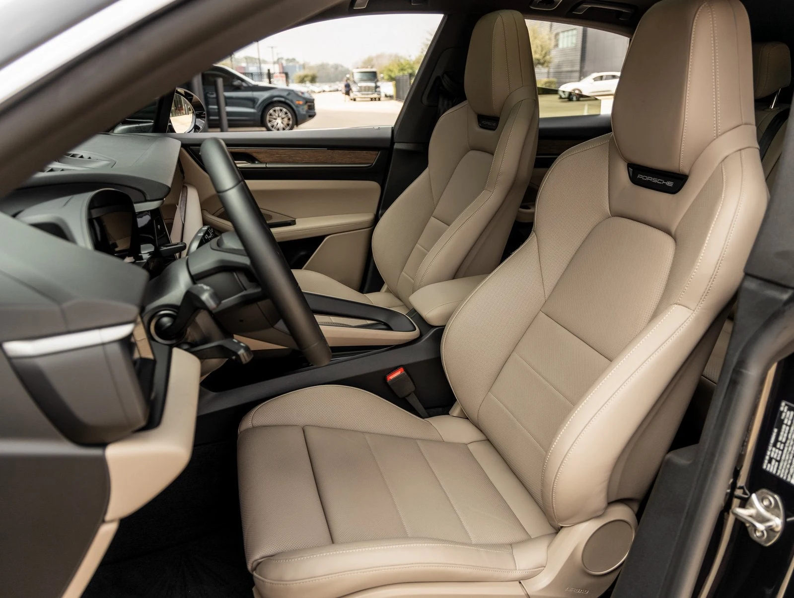 2025 Porsche Macan 4S Electric (XAB), 5/20