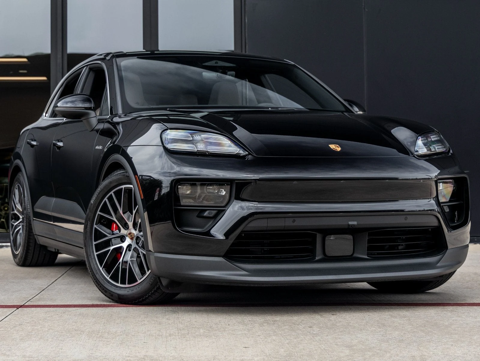 2025 Porsche Macan 4S Electric (XAB), 6/20