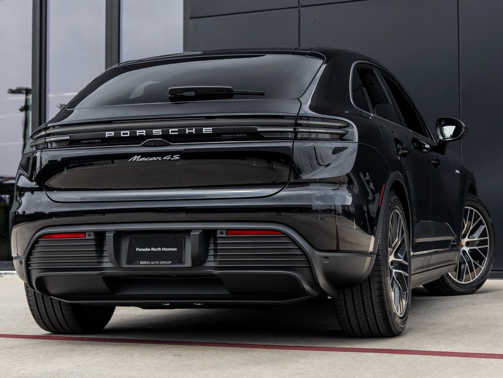 2025 Porsche Macan 4S Electric (XAB), 8/20