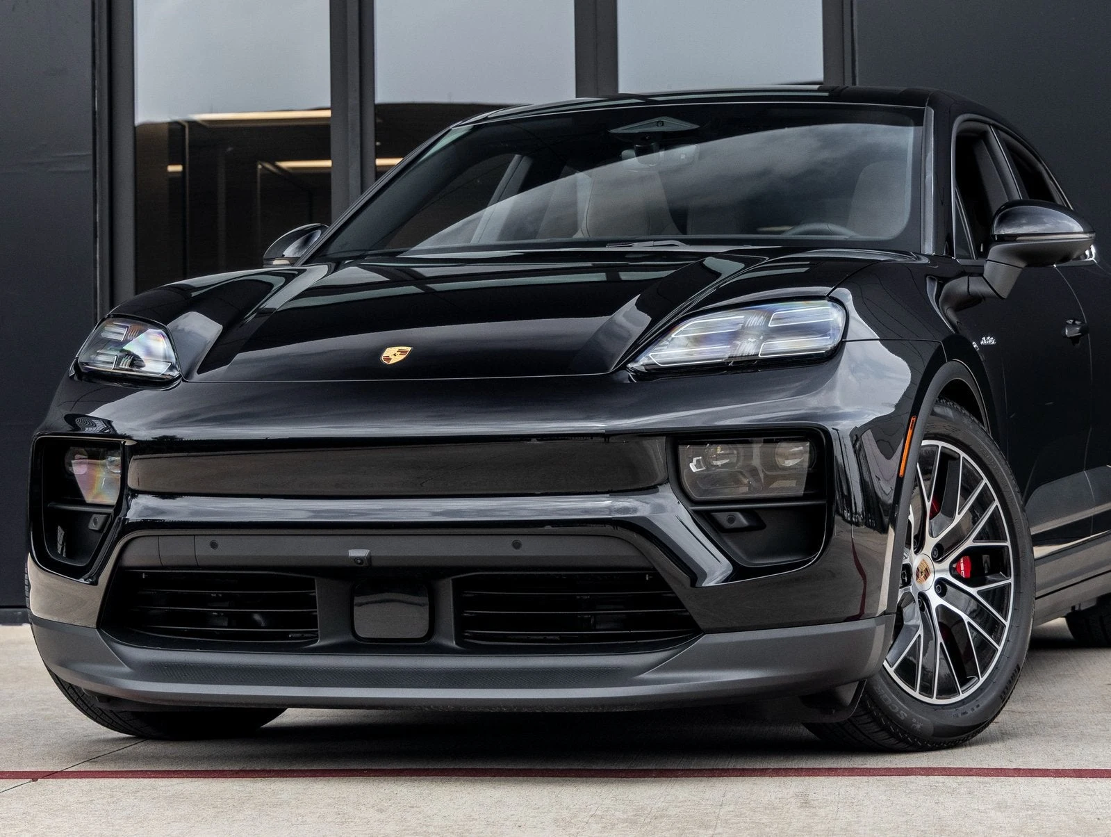 2025 Porsche Macan 4S Electric (XAB), 9/20