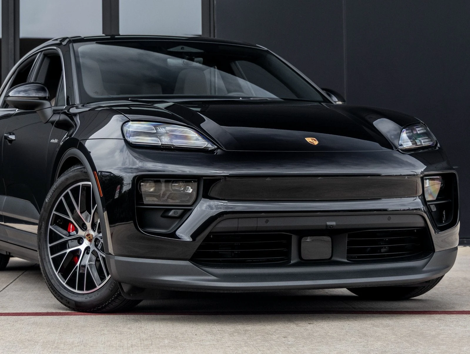 2025 Porsche Macan 4S Electric (XAB), 11/20