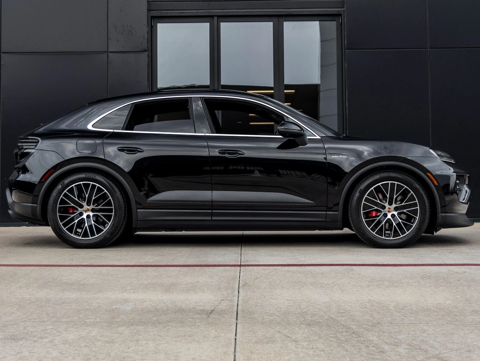 2025 Porsche Macan 4S Electric (XAB), 12/20