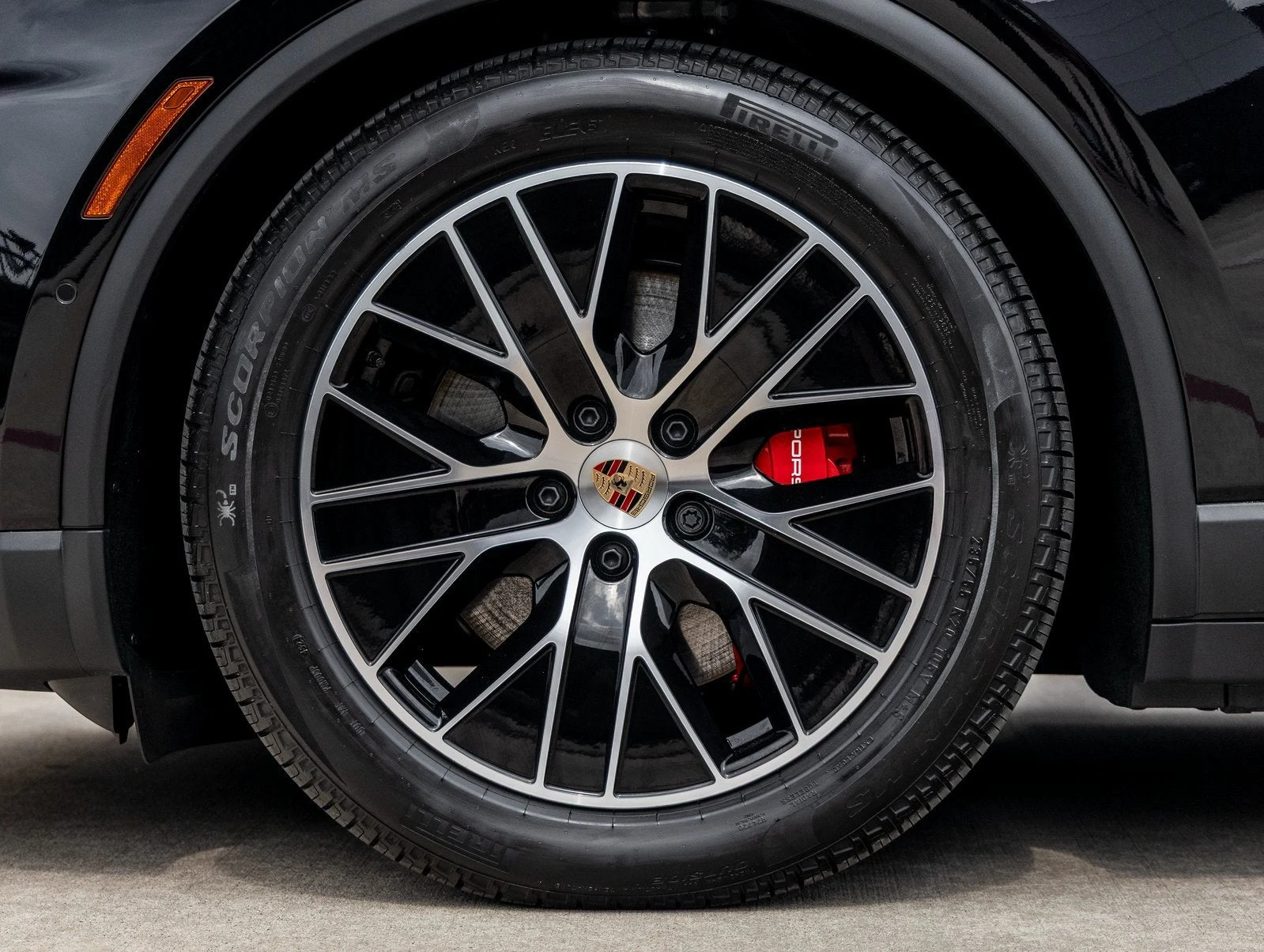 2025 Porsche Macan 4S Electric (XAB), 13/20