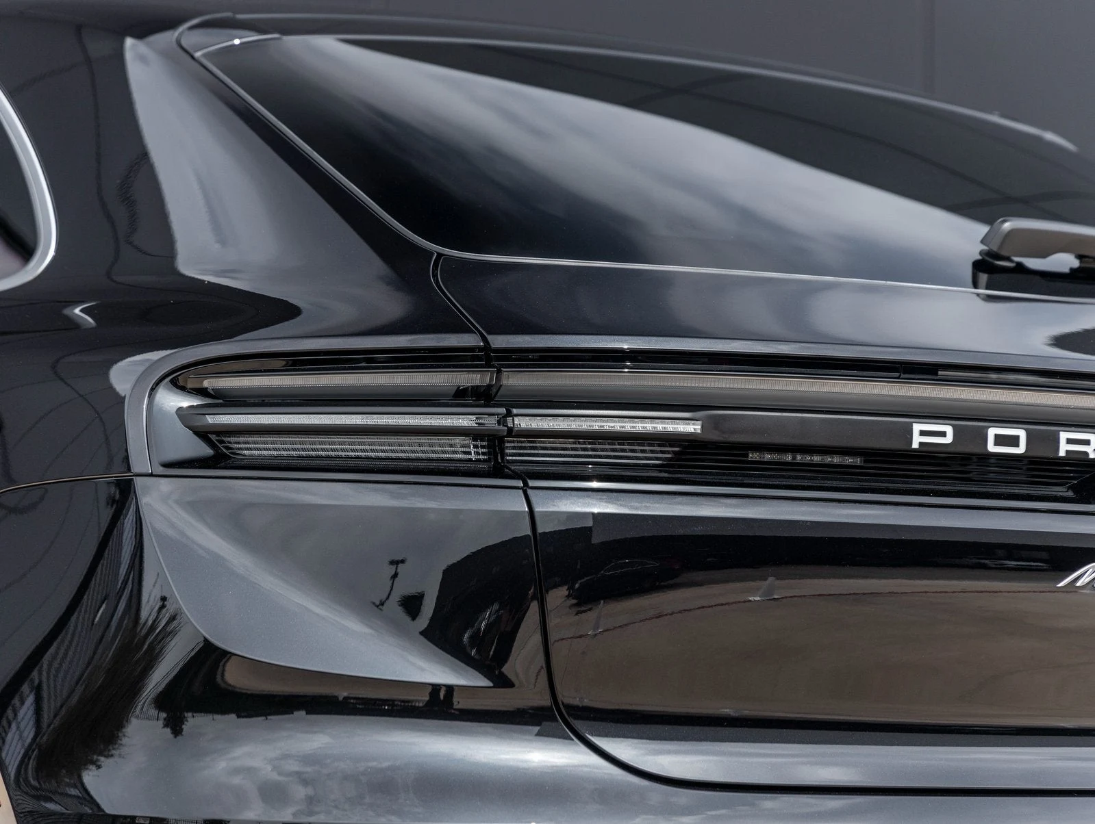 2025 Porsche Macan 4S Electric (XAB), 14/20