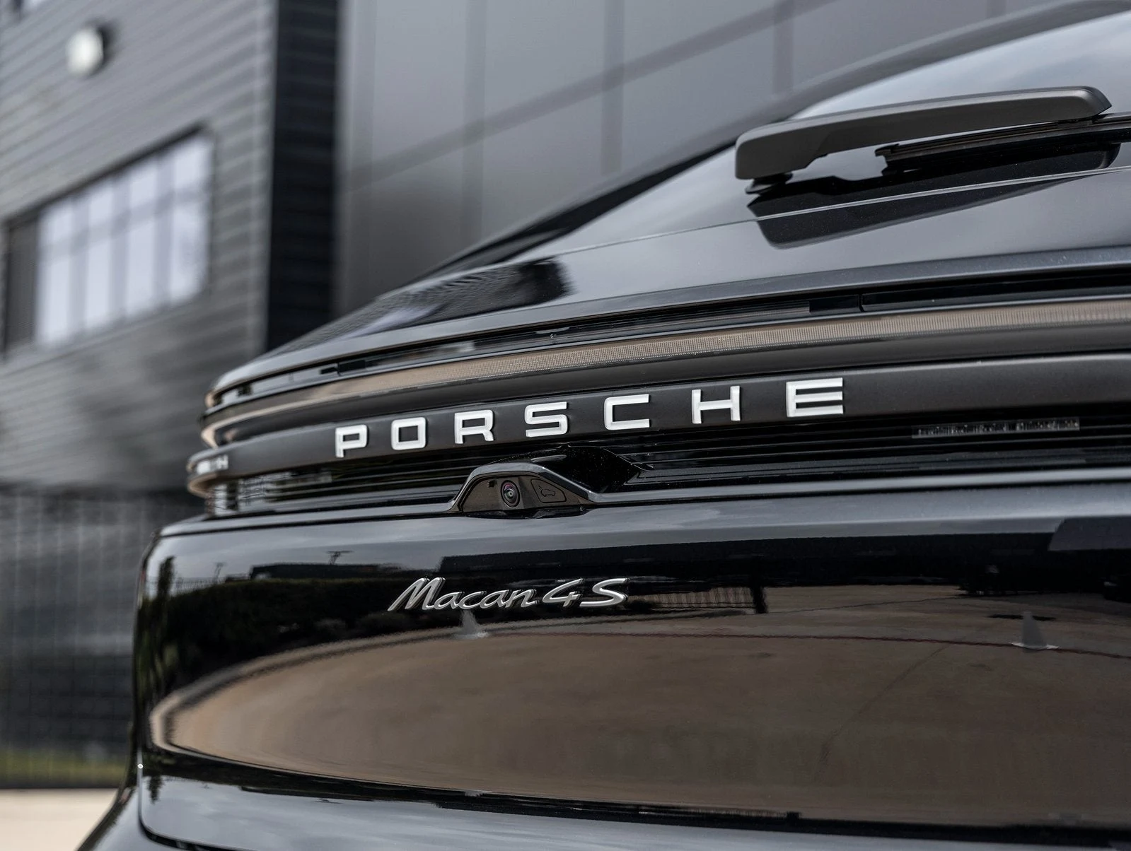 2025 Porsche Macan 4S Electric (XAB), 16/20