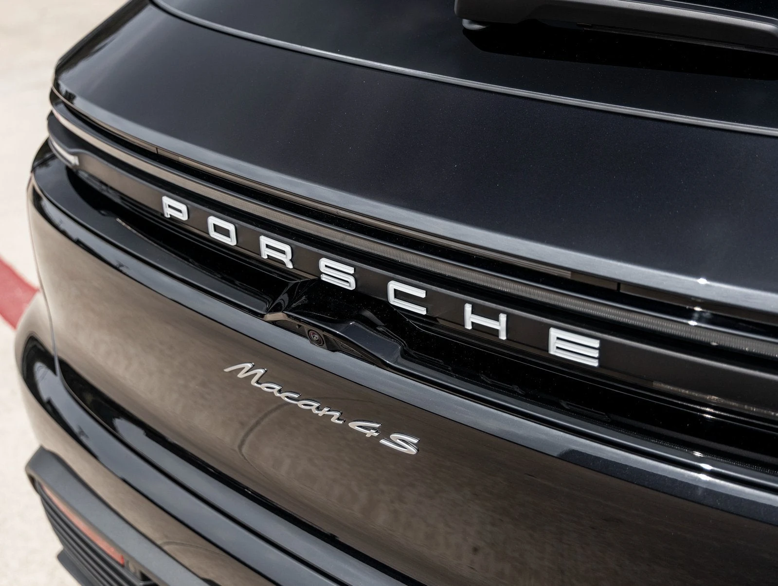2025 Porsche Macan 4S Electric (XAB), 17/20