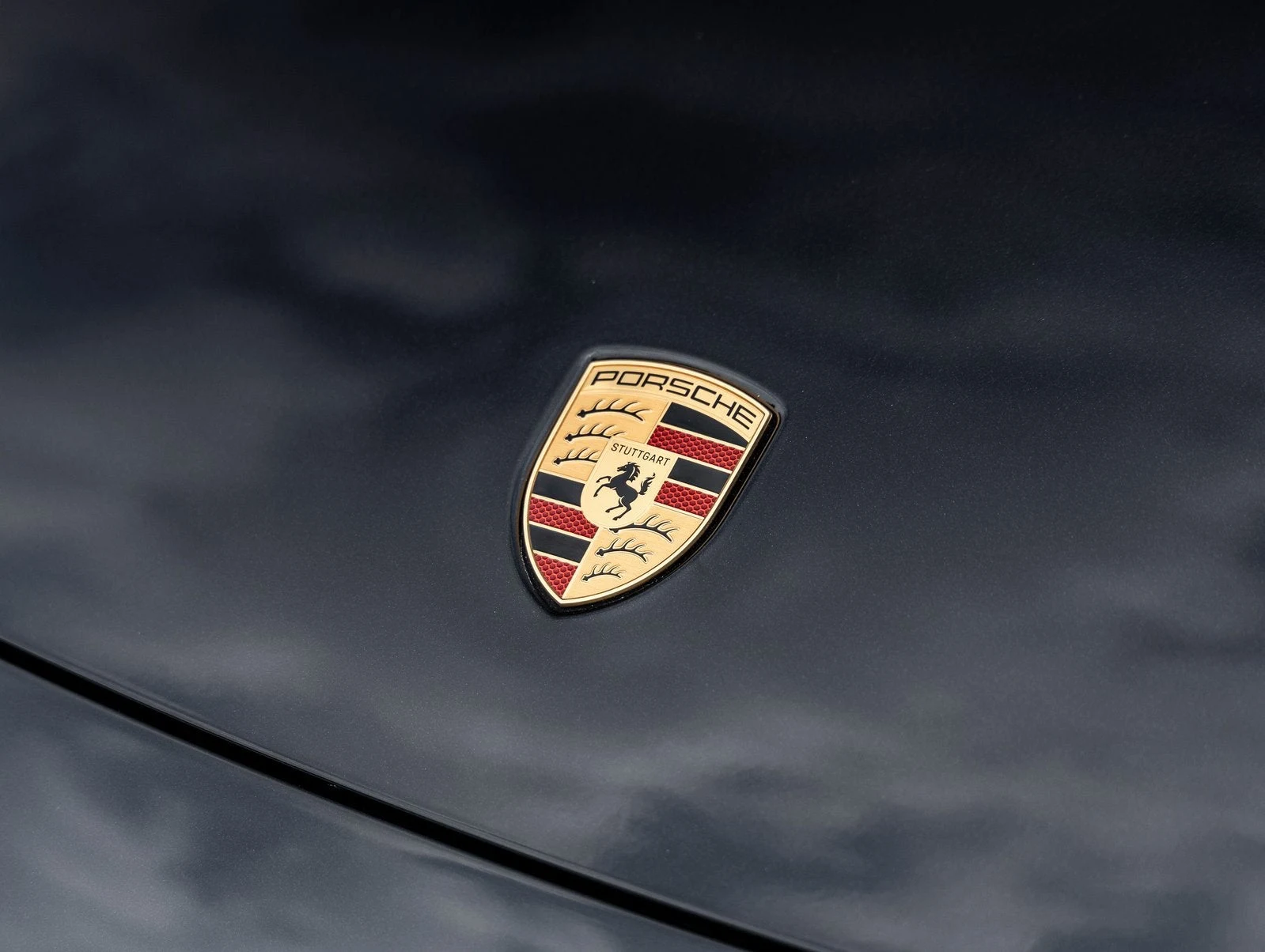 2025 Porsche Macan 4S Electric (XAB), 19/20