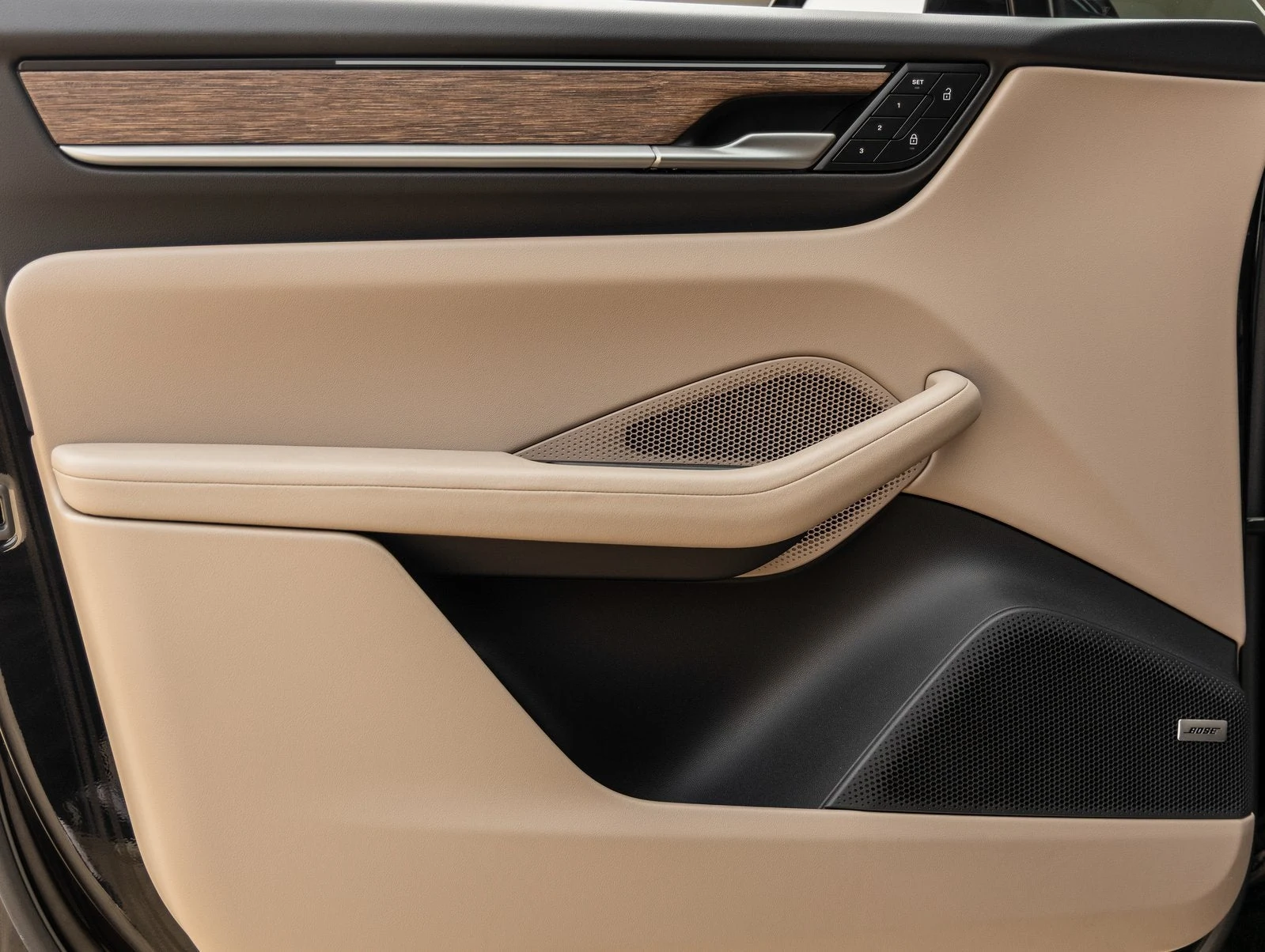 2025 Porsche Macan 4S Electric (XAB), 20/20