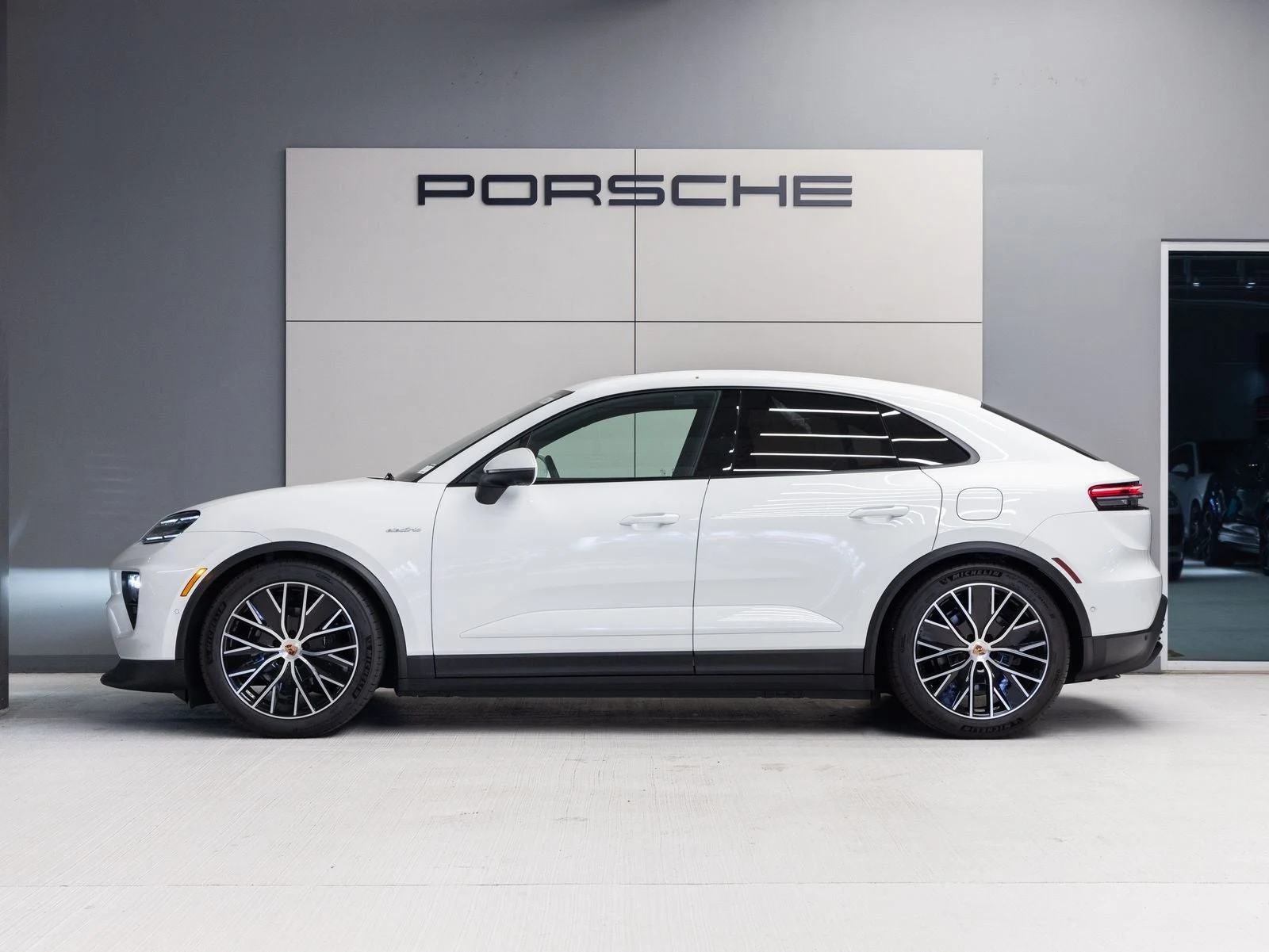 2026 Porsche Macan Electric (XAB), 2/20