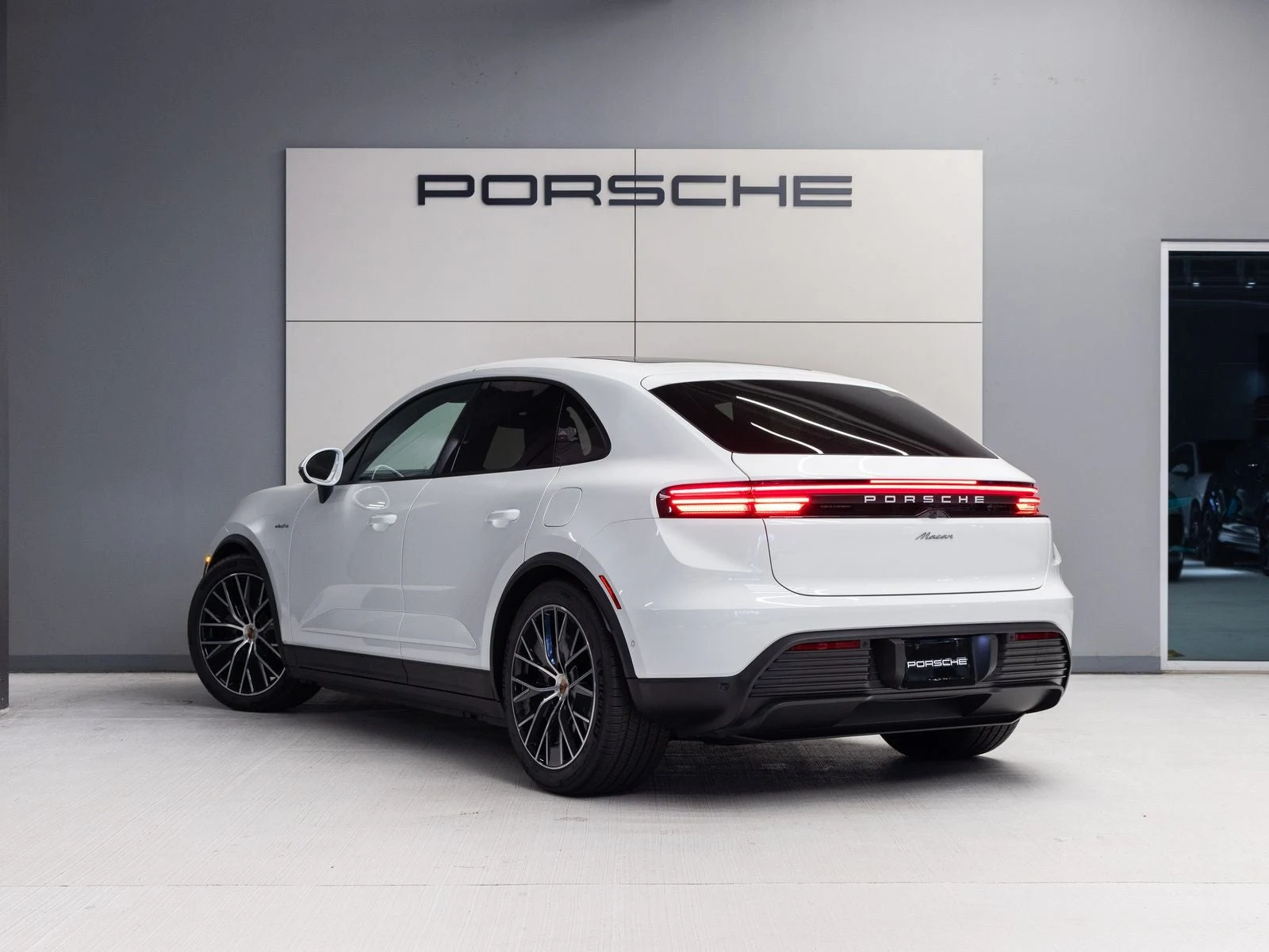 2026 Porsche Macan Electric (XAB), 3/20
