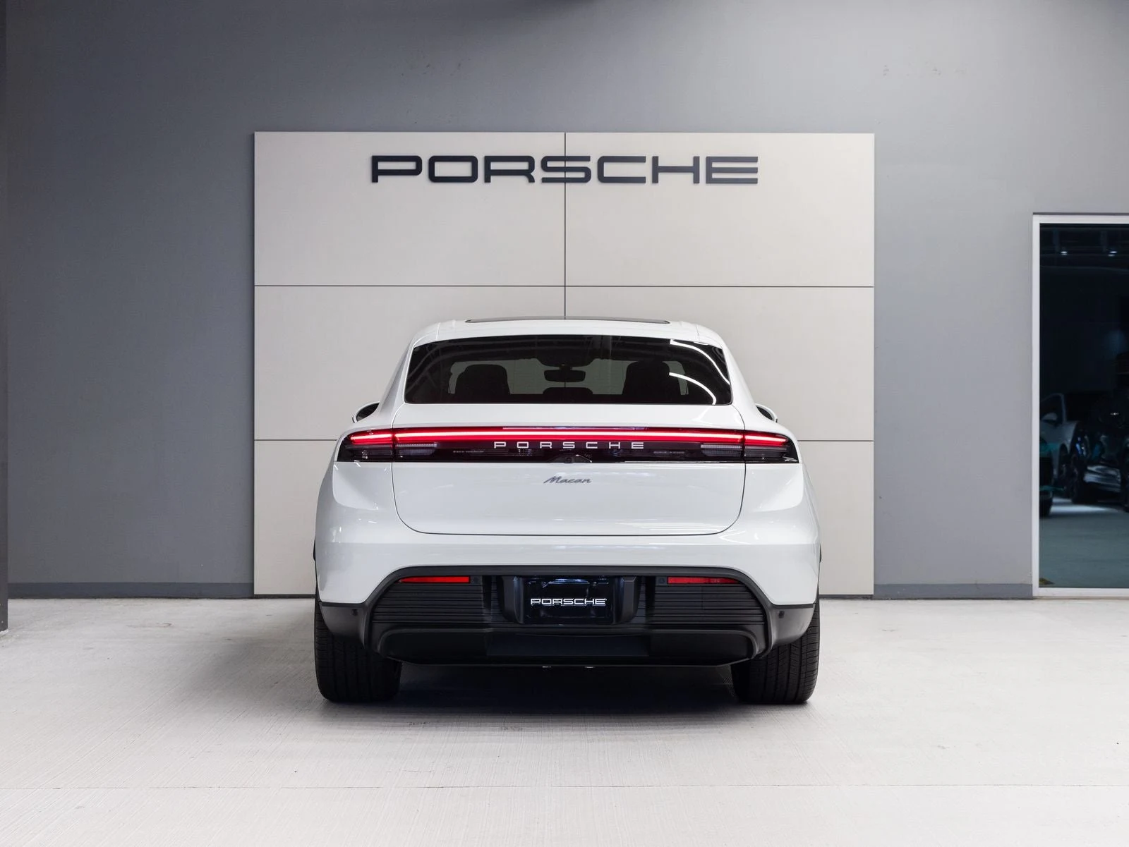 2026 Porsche Macan Electric (XAB), 6/20
