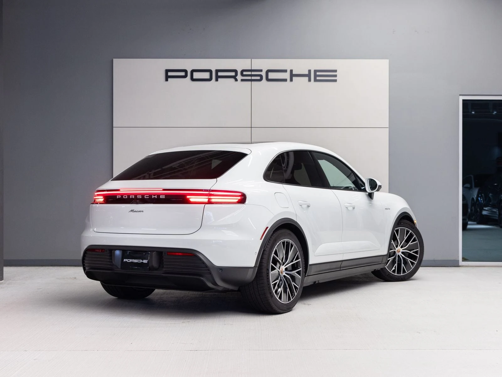 2026 Porsche Macan Electric (XAB), 7/20