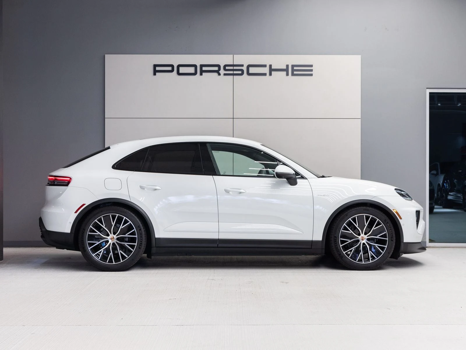 2026 Porsche Macan Electric (XAB), 8/20