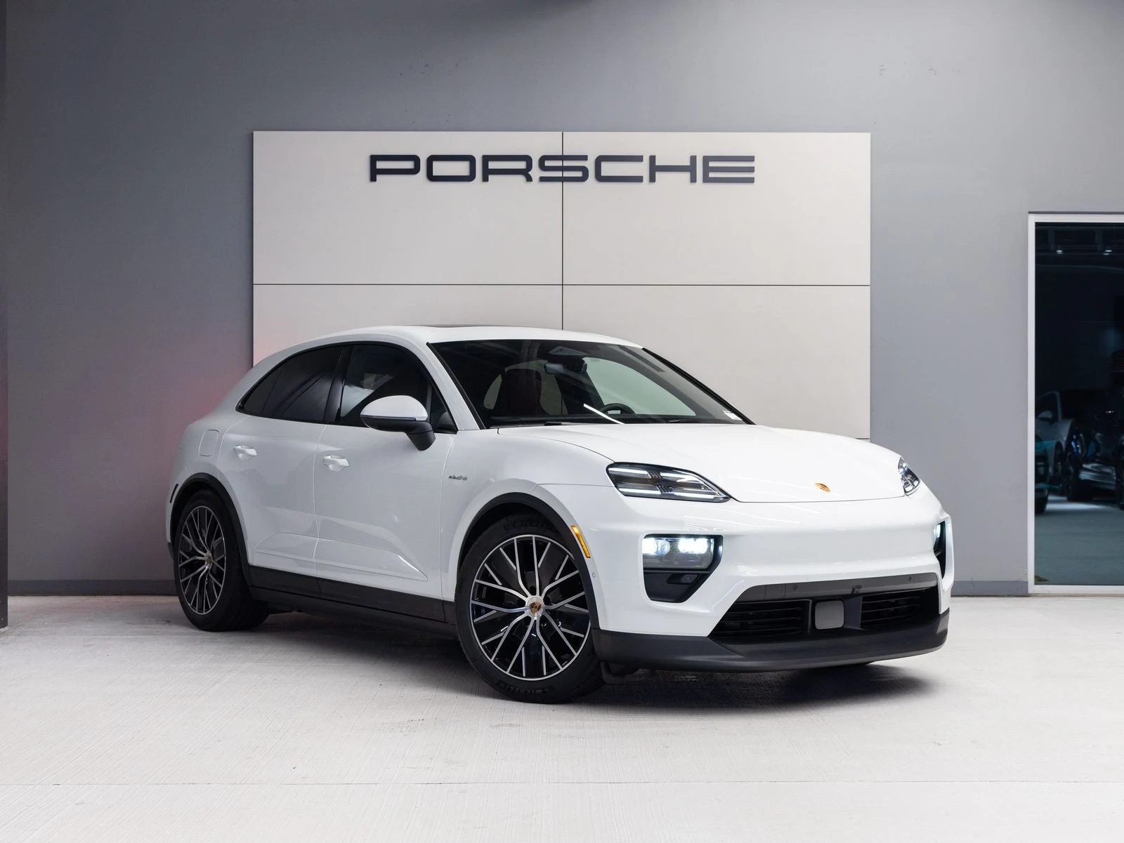 2026 Porsche Macan Electric (XAB), 9/20