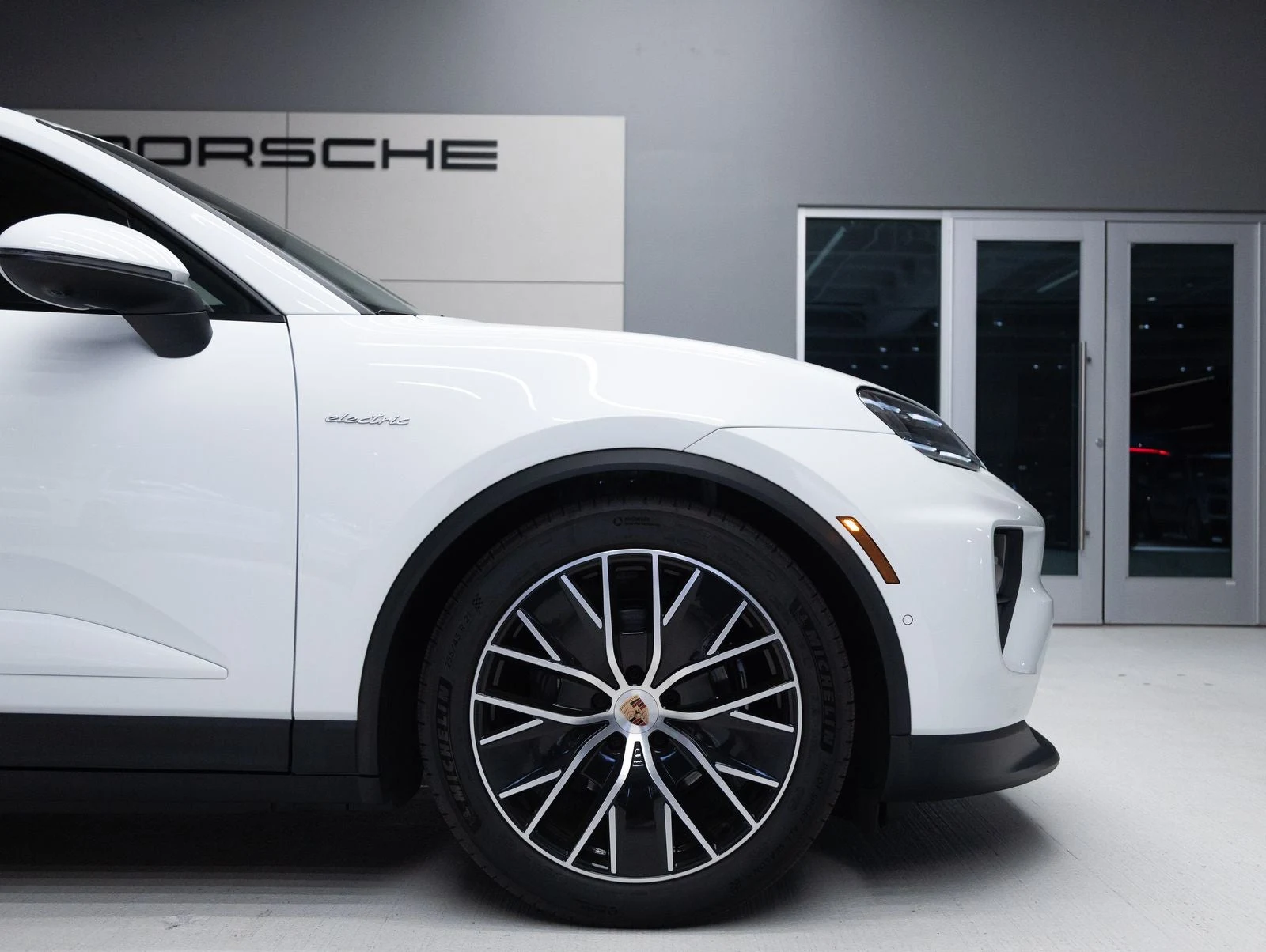2026 Porsche Macan Electric (XAB), 11/20