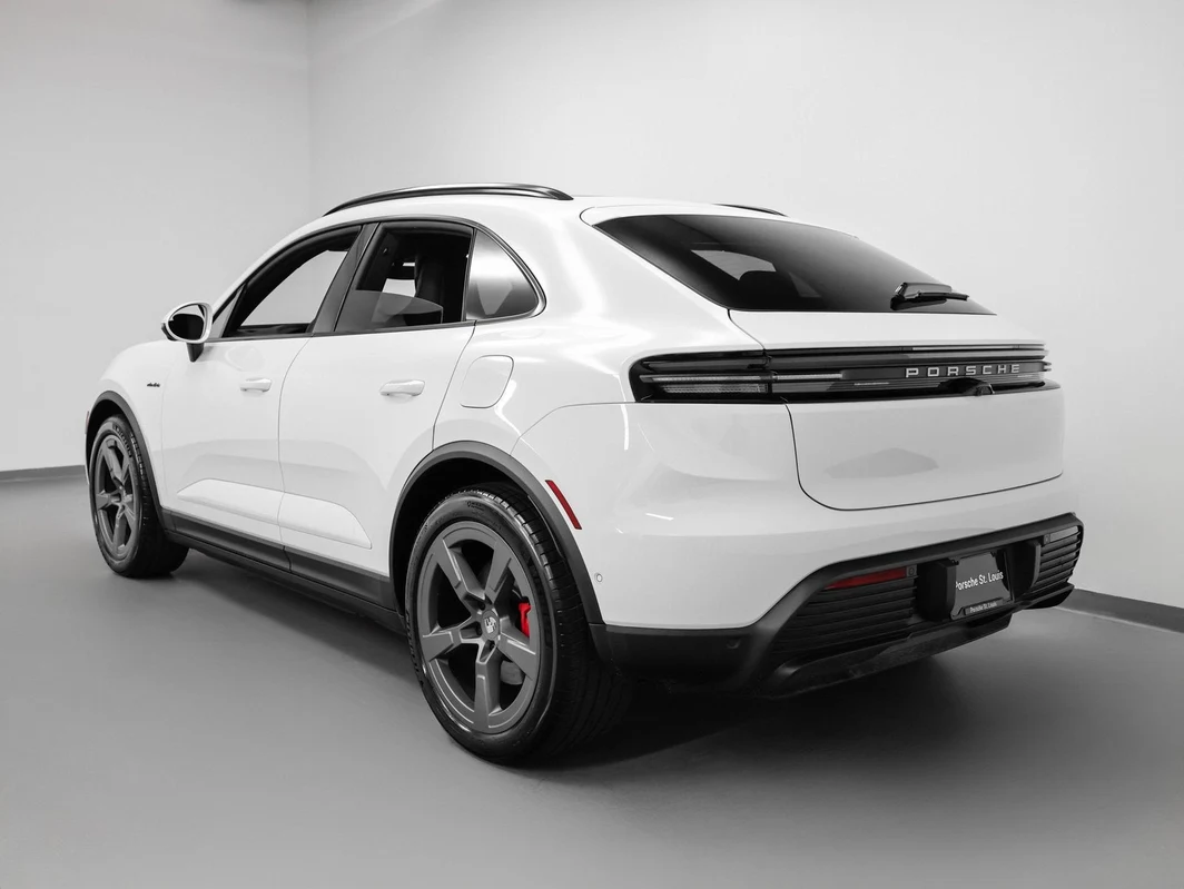 2025 Porsche Macan 4S Electric (XAB), 3/20