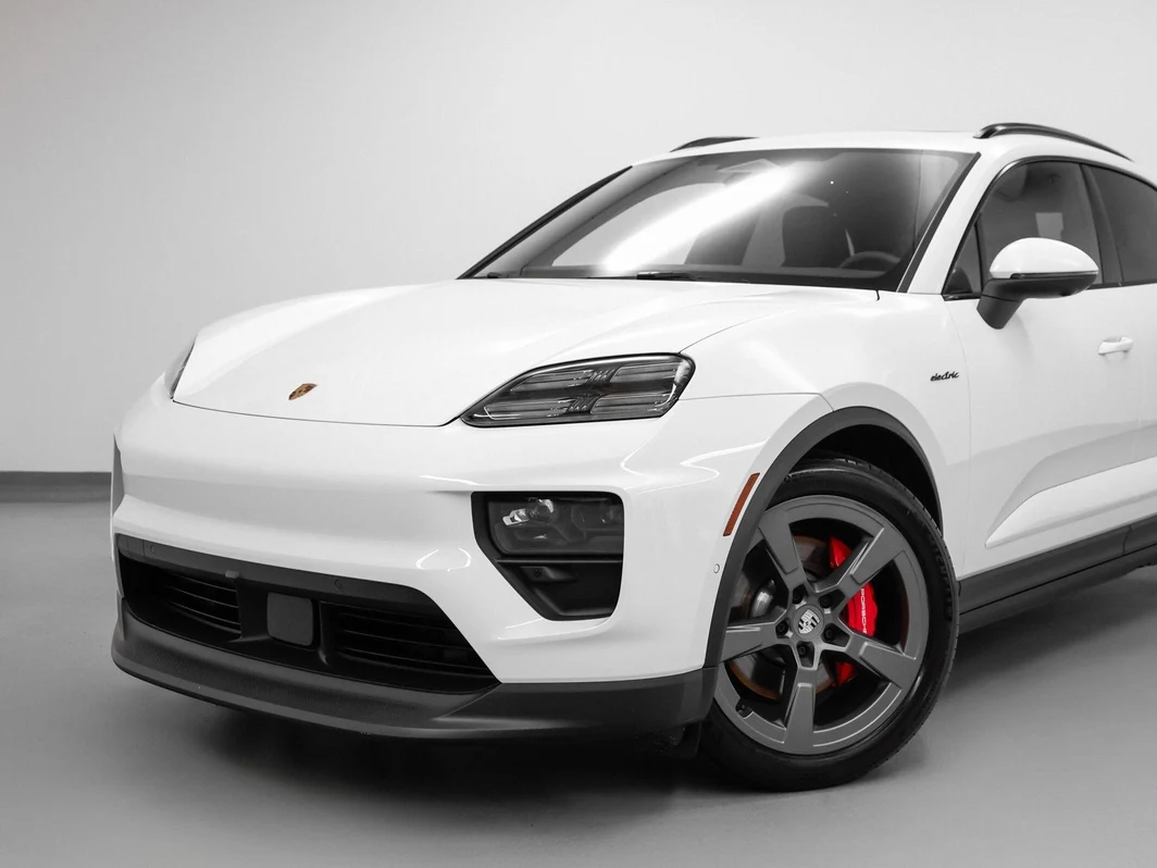 2025 Porsche Macan 4S Electric (XAB), 6/20