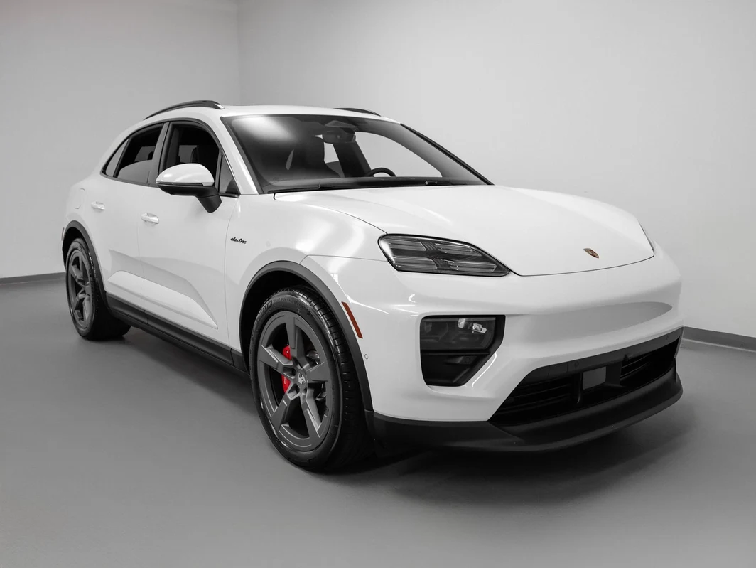 2025 Porsche Macan 4S Electric (XAB), 8/20