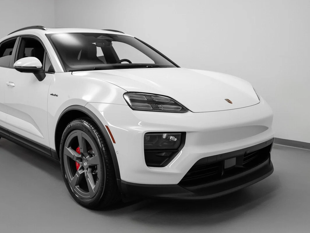 2025 Porsche Macan 4S Electric (XAB), 9/20