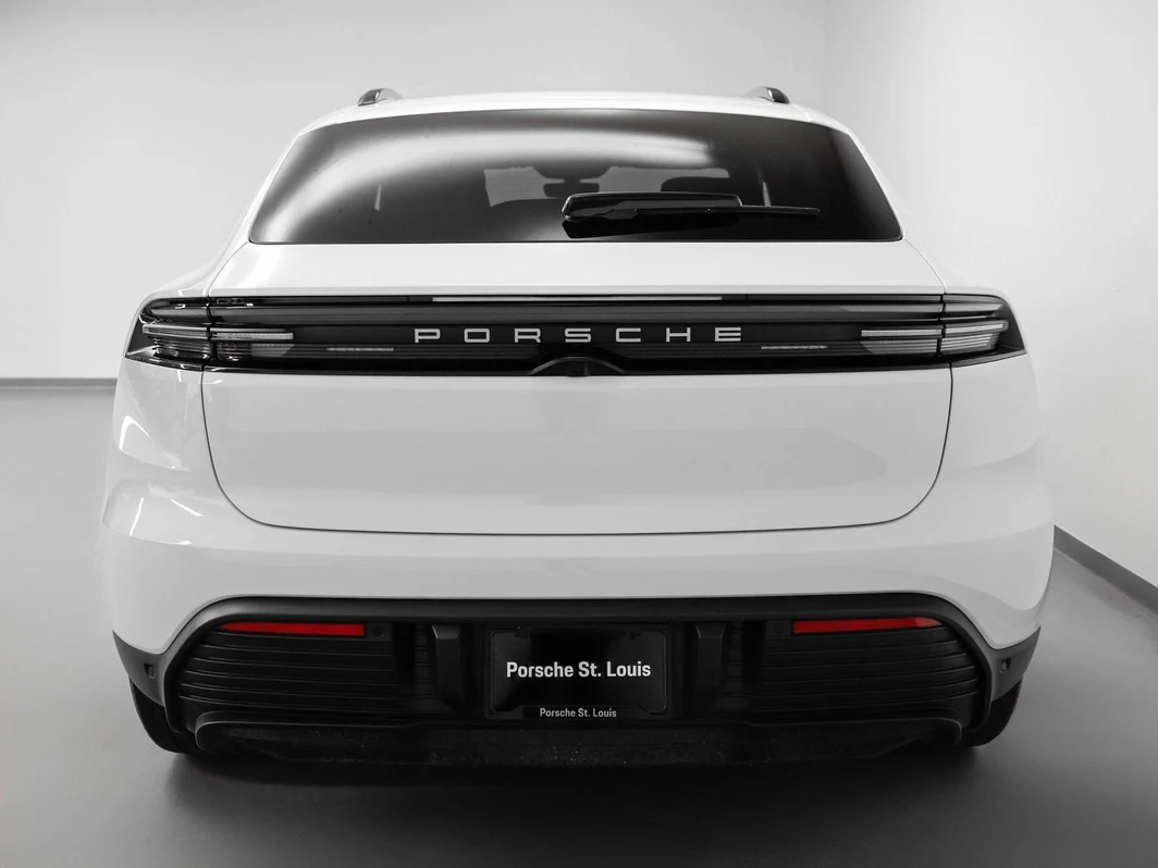 2025 Porsche Macan 4S Electric (XAB), 10/20