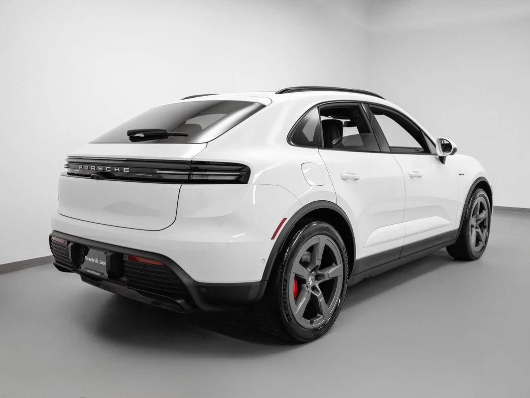 2025 Porsche Macan 4S Electric (XAB), 11/20