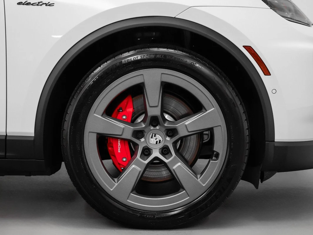 2025 Porsche Macan 4S Electric (XAB), 13/20