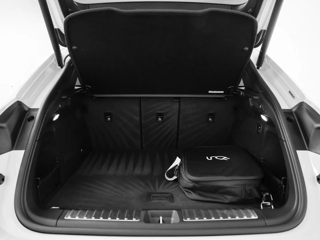 2025 Porsche Macan 4S Electric (XAB), 15/20
