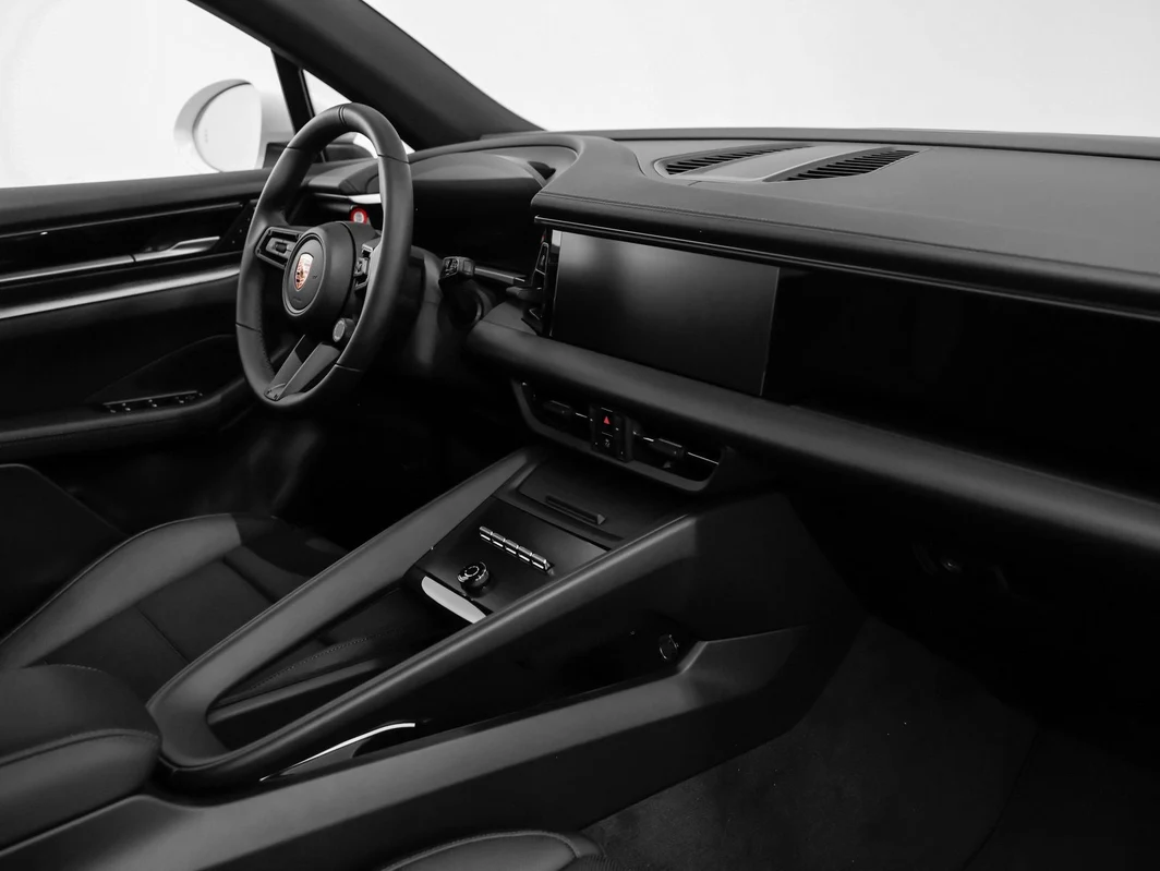 2025 Porsche Macan 4S Electric (XAB), 20/20