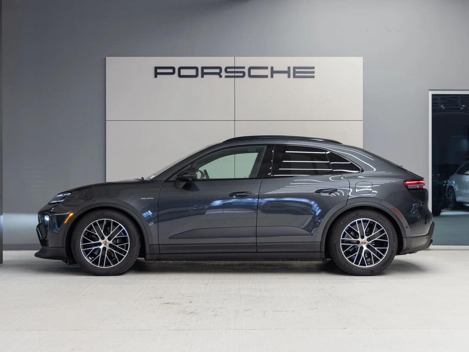 2026 Porsche Macan 4 Electric (XAB), 2/20