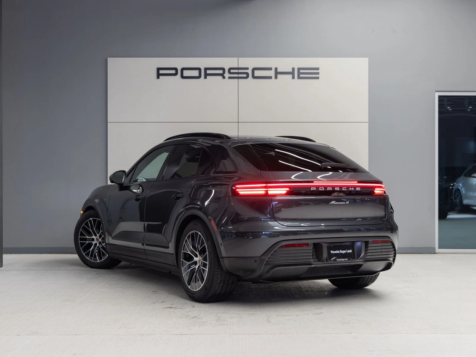 2026 Porsche Macan 4 Electric (XAB), 3/20