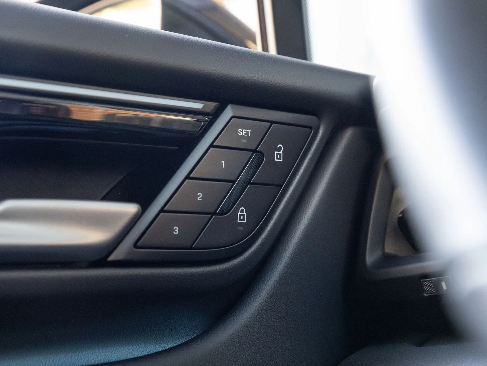 2026 Porsche Macan 4 Electric (XAB), 19/20