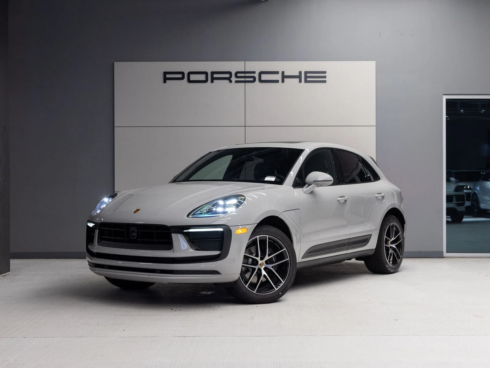 Porsche Macan (95B) · Chalk · Indigo Auto Group