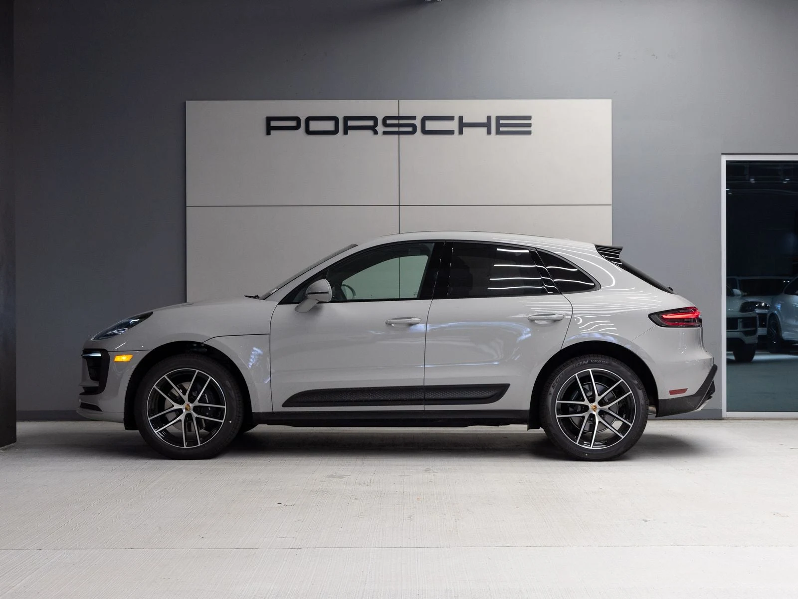 2026 Porsche Macan (95B), 2/20