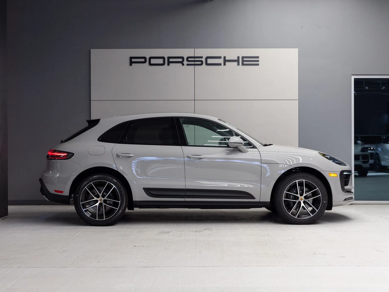 2026 Porsche Macan (95B), 8/20