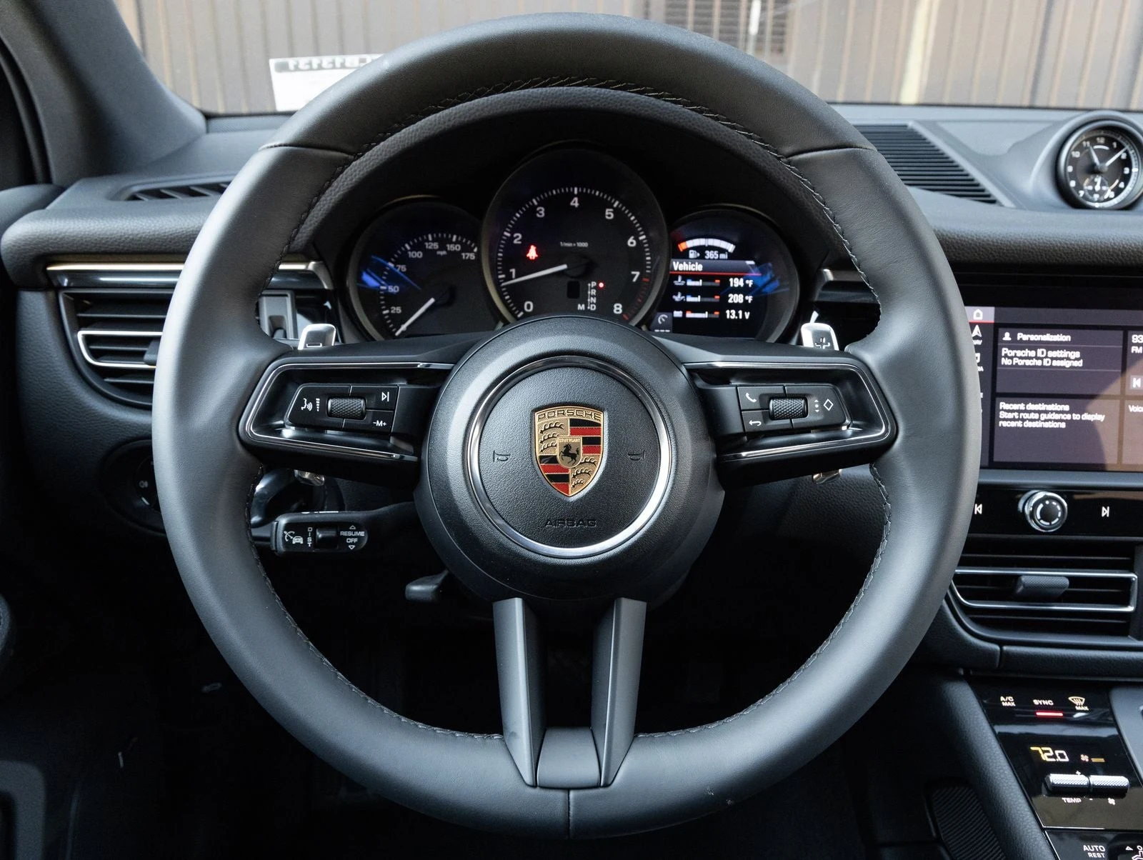 2026 Porsche Macan (95B), 13/20