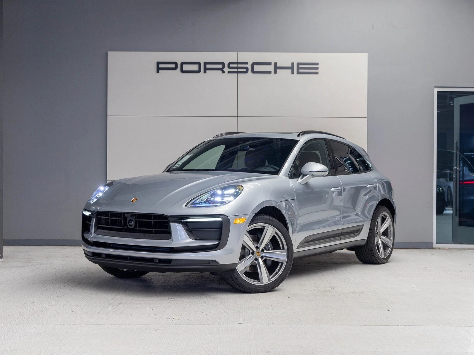 Porsche Macan (95B) · Dolomite Silver Metallic · Indigo Auto Group