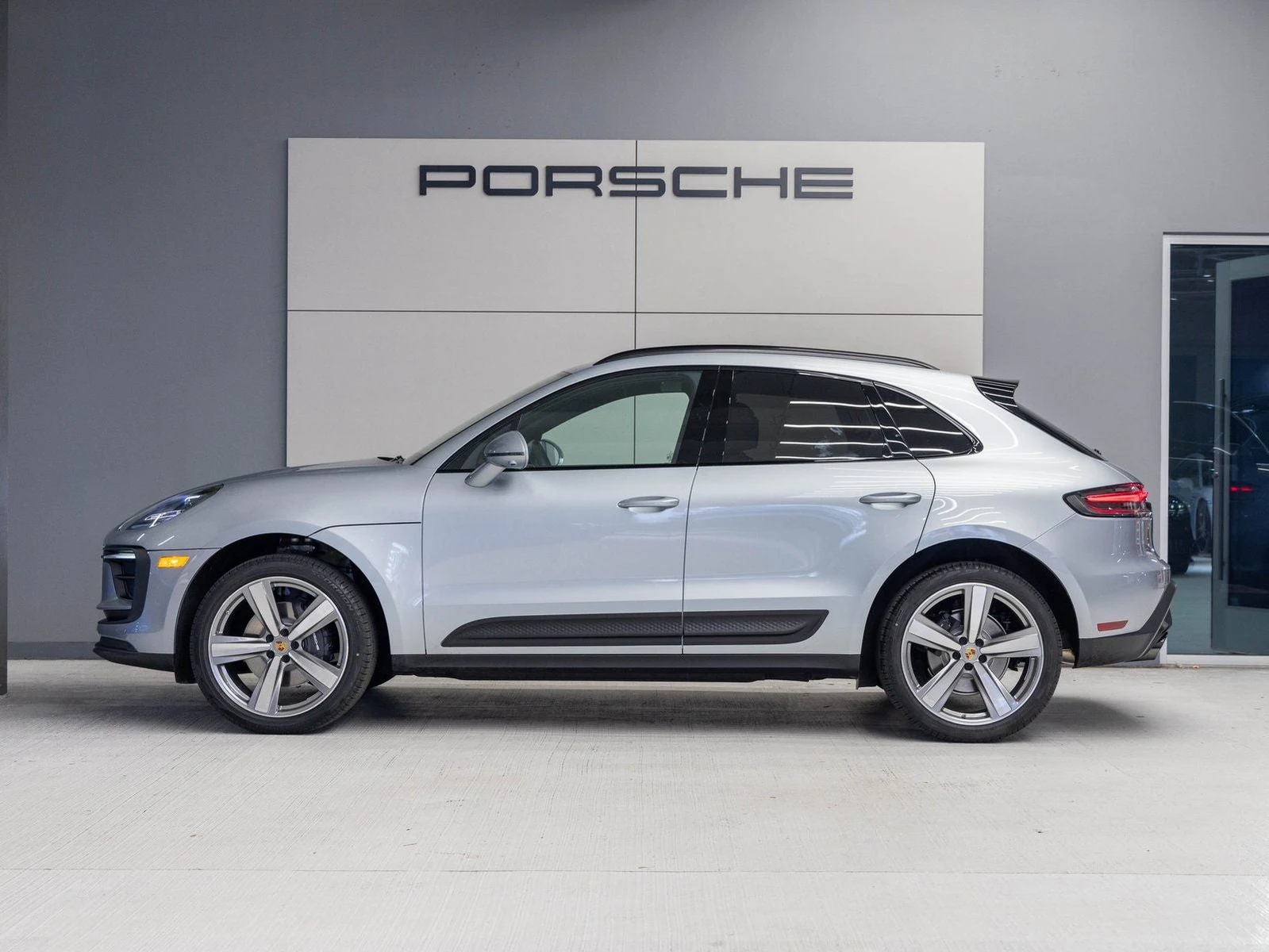 2026 Porsche Macan (95B), 2/20