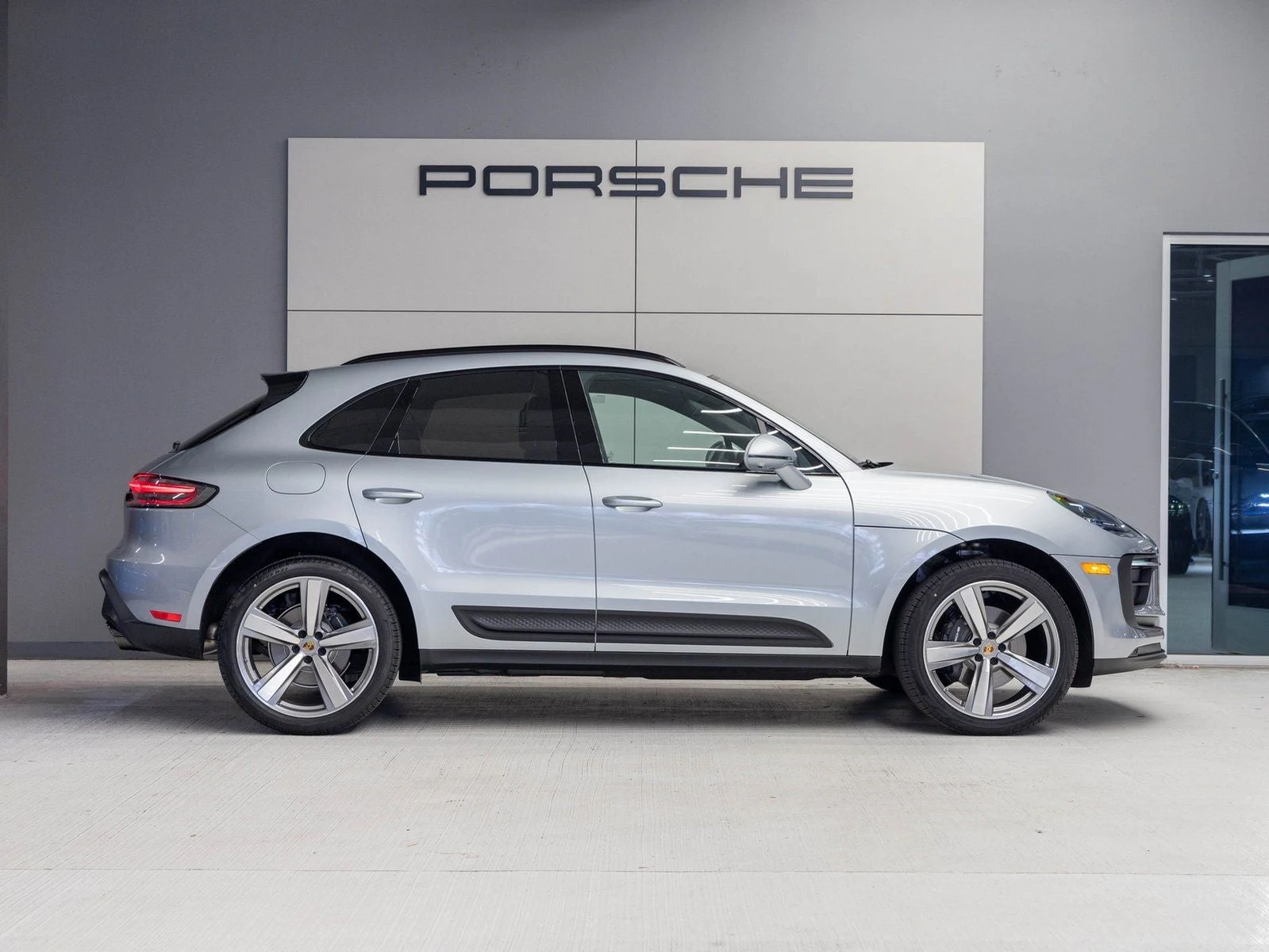 2026 Porsche Macan (95B), 8/20