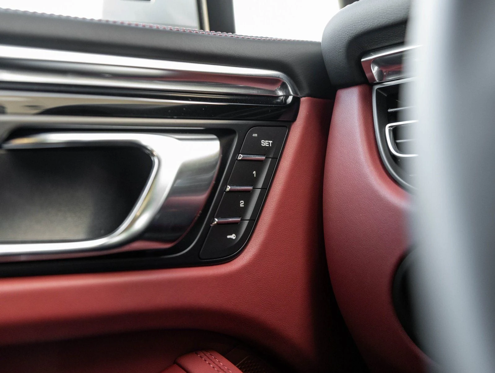 2026 Porsche Macan (95B), 18/20