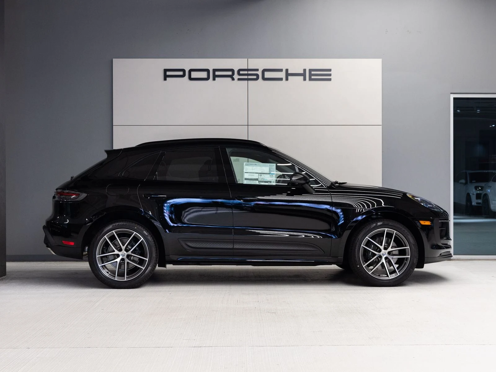 2026 Porsche Macan (95B), 8/20