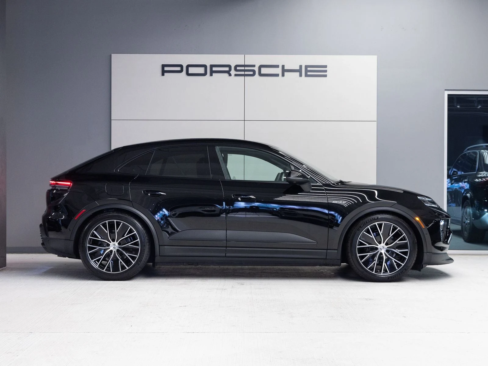 2026 Porsche Macan 4 Electric (XAB), 8/20