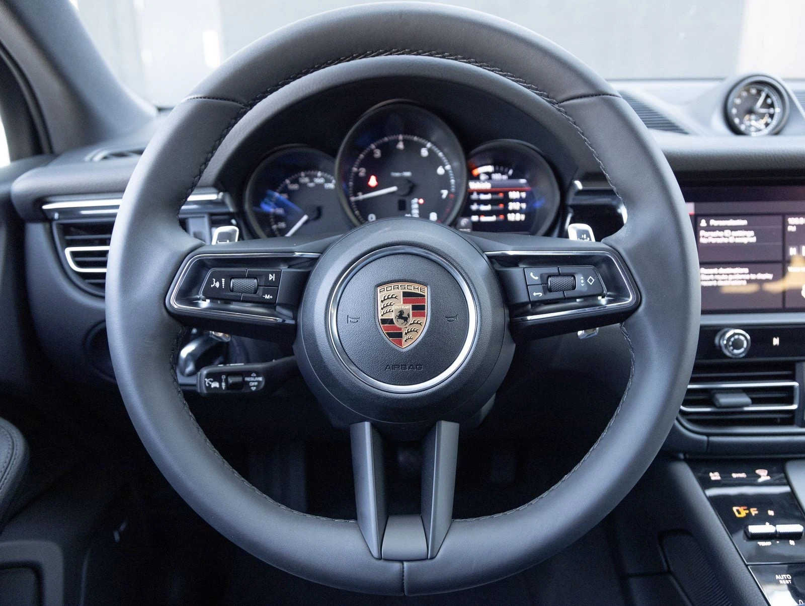 2026 Porsche Macan (95B), 13/20