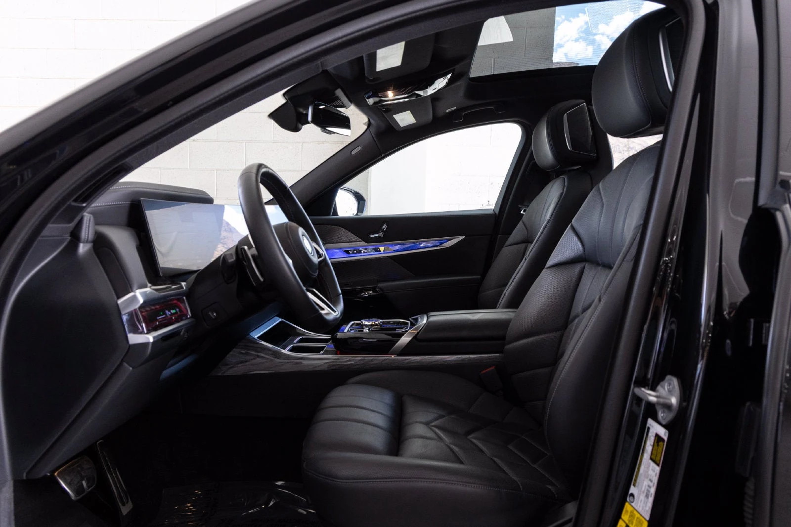 2024 BMW i7 M70 xDrive (G70), 16/20