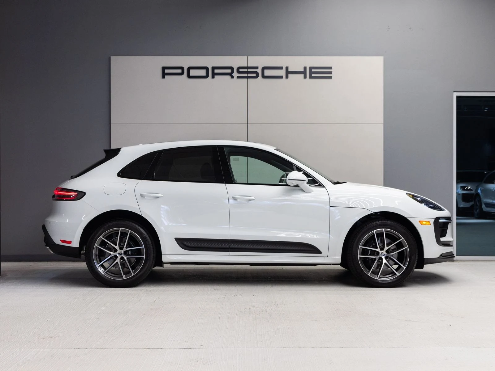 2026 Porsche Macan (95B), 8/20